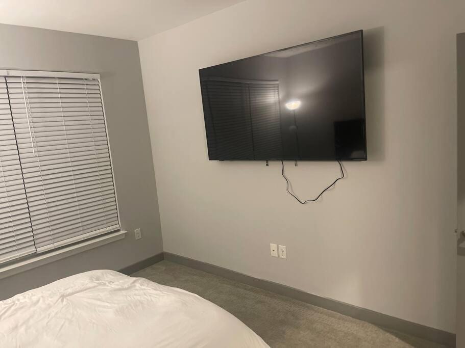 Luxurious & Spacious 1 Bedroom Hampton Exterior photo