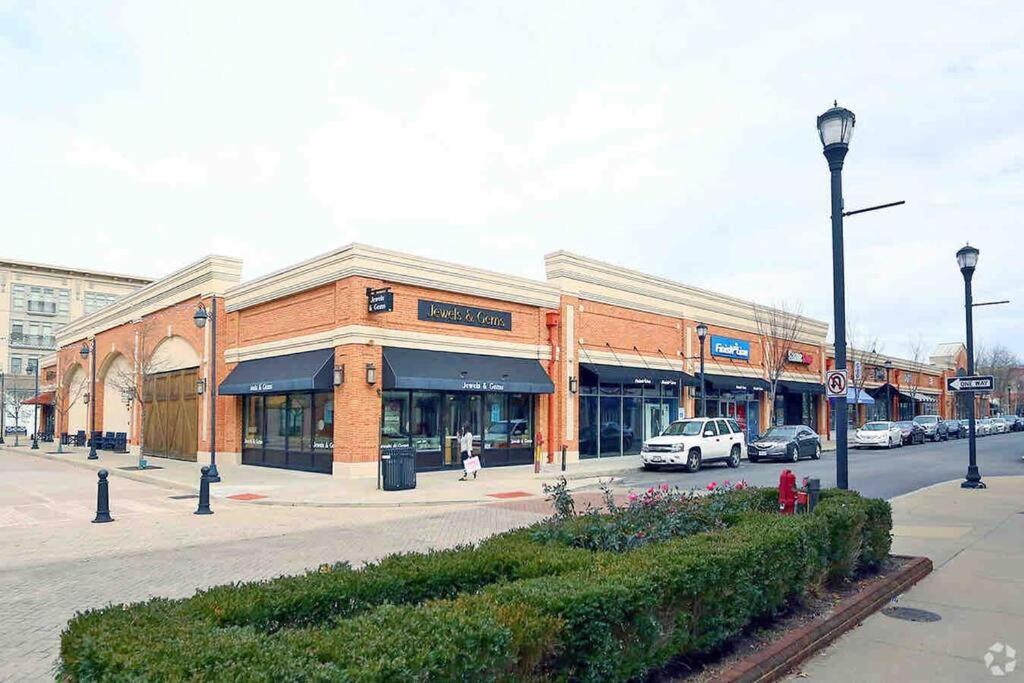 Luxurious & Spacious 1 Bedroom Hampton Exterior photo