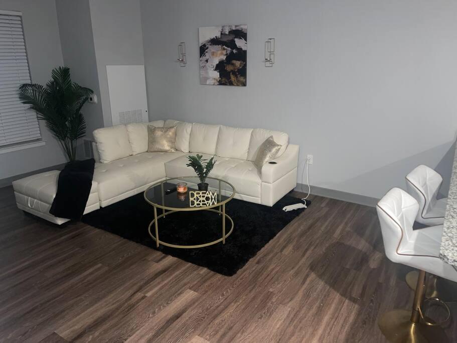 Luxurious & Spacious 1 Bedroom Hampton Exterior photo