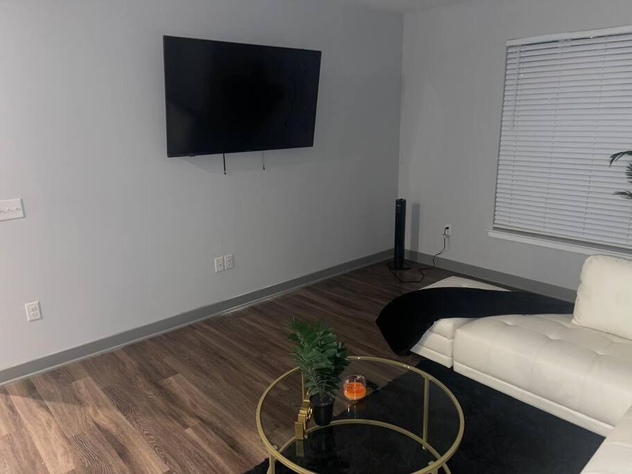 Luxurious & Spacious 1 Bedroom Hampton Exterior photo